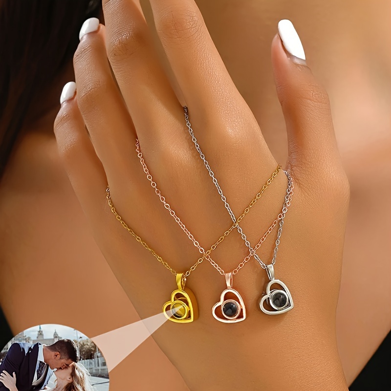 Women's Personalized Heart-Shaped Photo Projection Necklace
